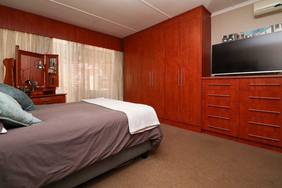 4 Bedroom Property for Sale in Flamwood North West